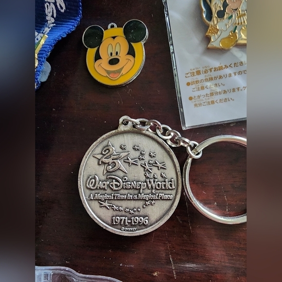 Disney Pin Set - Picture 2 of 5
